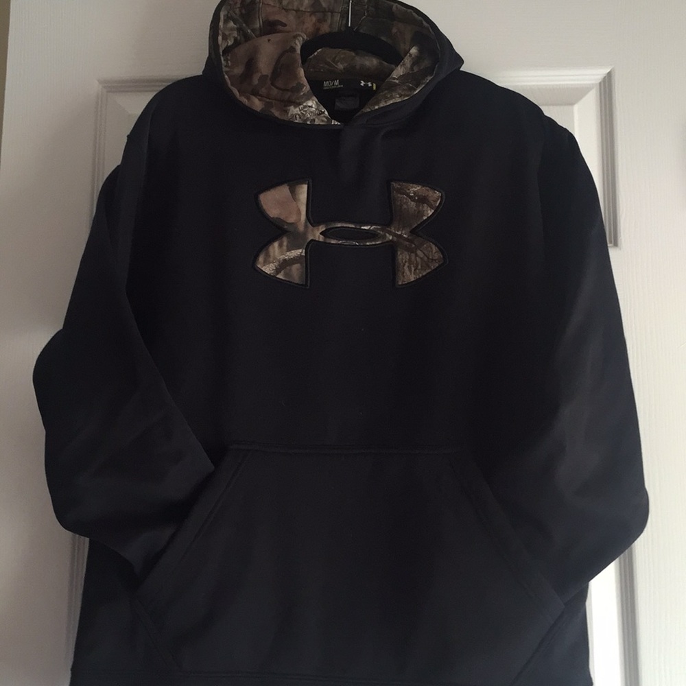 Mens hooded black / camouflage UA sweatshirt